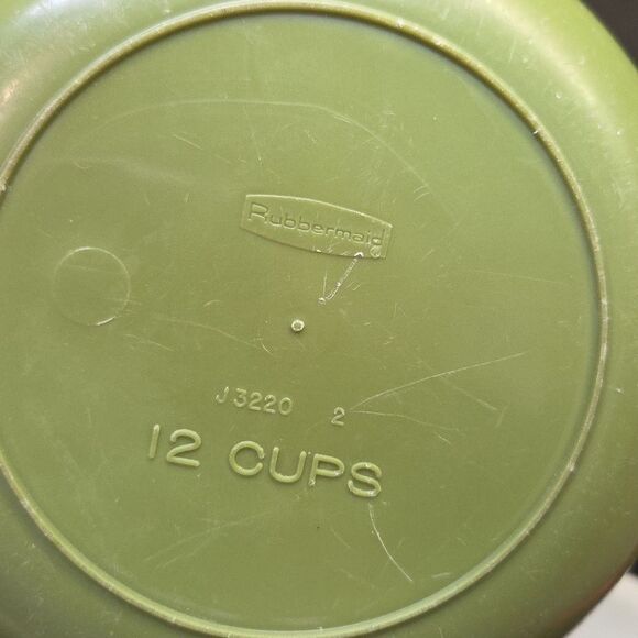 Rubbermaid Green 12-Cup Container And A  Tupperware Brown Canister - Picture 4 of 9